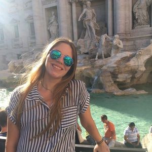 Meet your Posher, Danielle